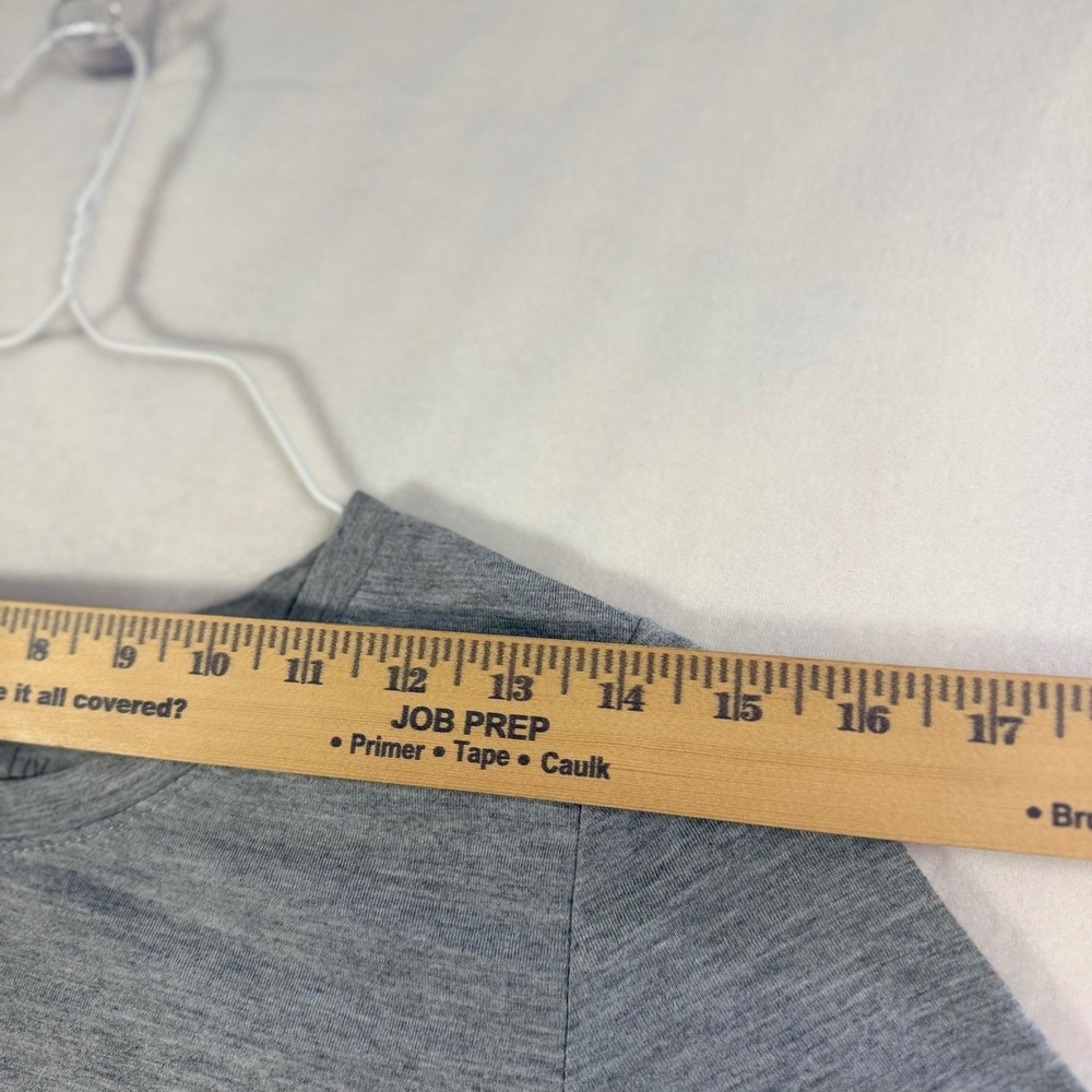 Zoe + Liv Womens Gray Graphic Tee She Believed She Could So She Did Size M - Picture 7 of 7